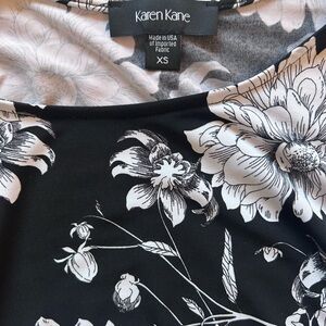 Karen Kane Monochrome Floral Blouse size XS